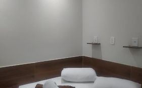 Quarto Casal com ar,frigobar, garagem